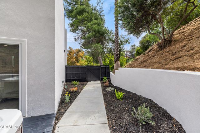 8655 Appian Way, Los Angeles, CA 90046
