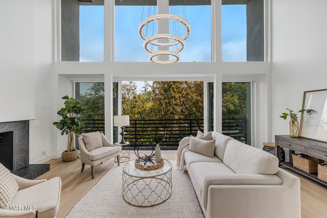 8655 Appian Way, Los Angeles, CA 90046
