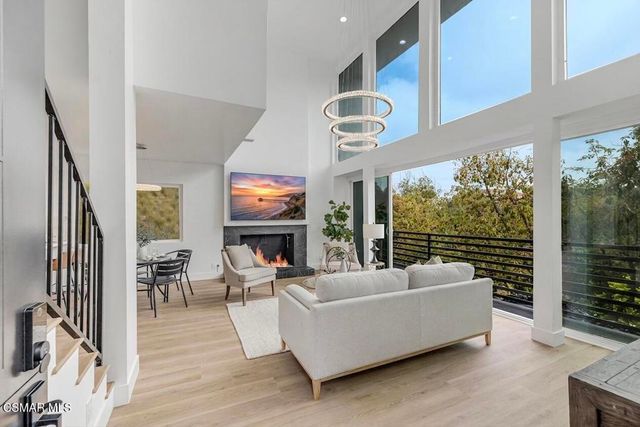 8655 Appian Way, Los Angeles, CA 90046