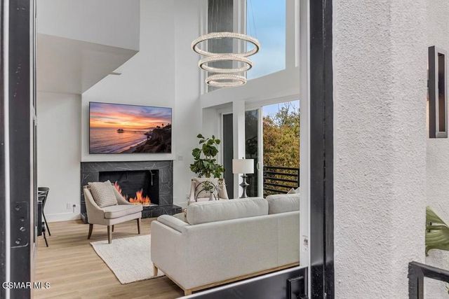 8655 Appian Way, Los Angeles, CA 90046