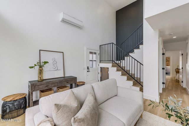 8655 Appian Way, Los Angeles, CA 90046