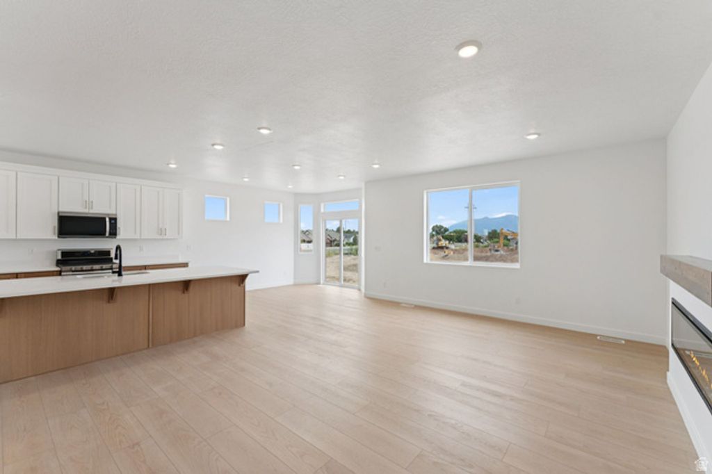 Image 11 of property listing at 983 W MOTOR VU DR #208, Riverdale, UT 84405