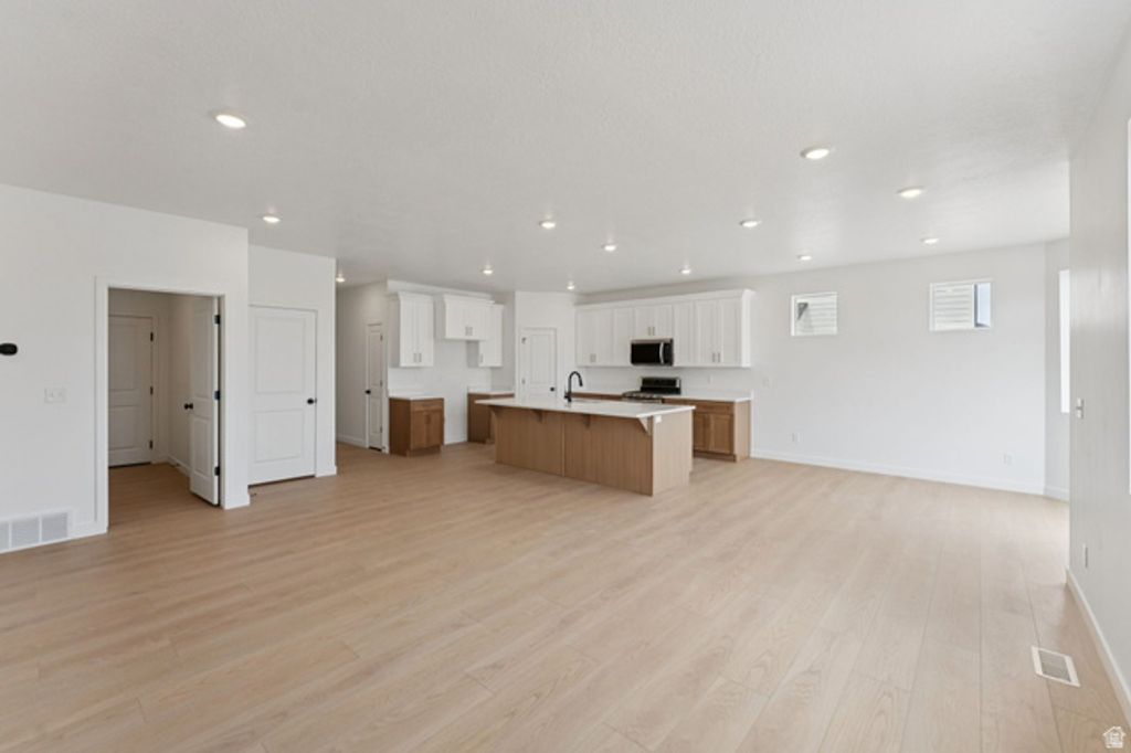 Image 14 of property listing at 983 W MOTOR VU DR #208, Riverdale, UT 84405