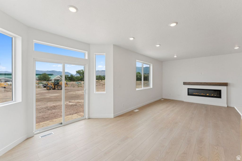 Image 17 of property listing at 983 W MOTOR VU DR #208, Riverdale, UT 84405