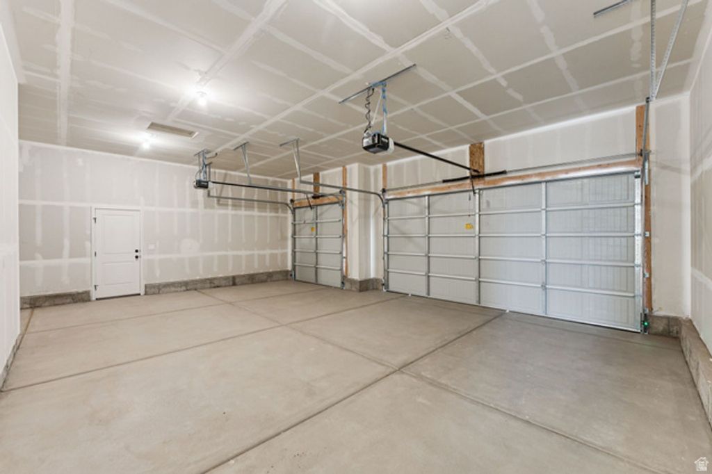 Image 25 of property listing at 983 W MOTOR VU DR #208, Riverdale, UT 84405