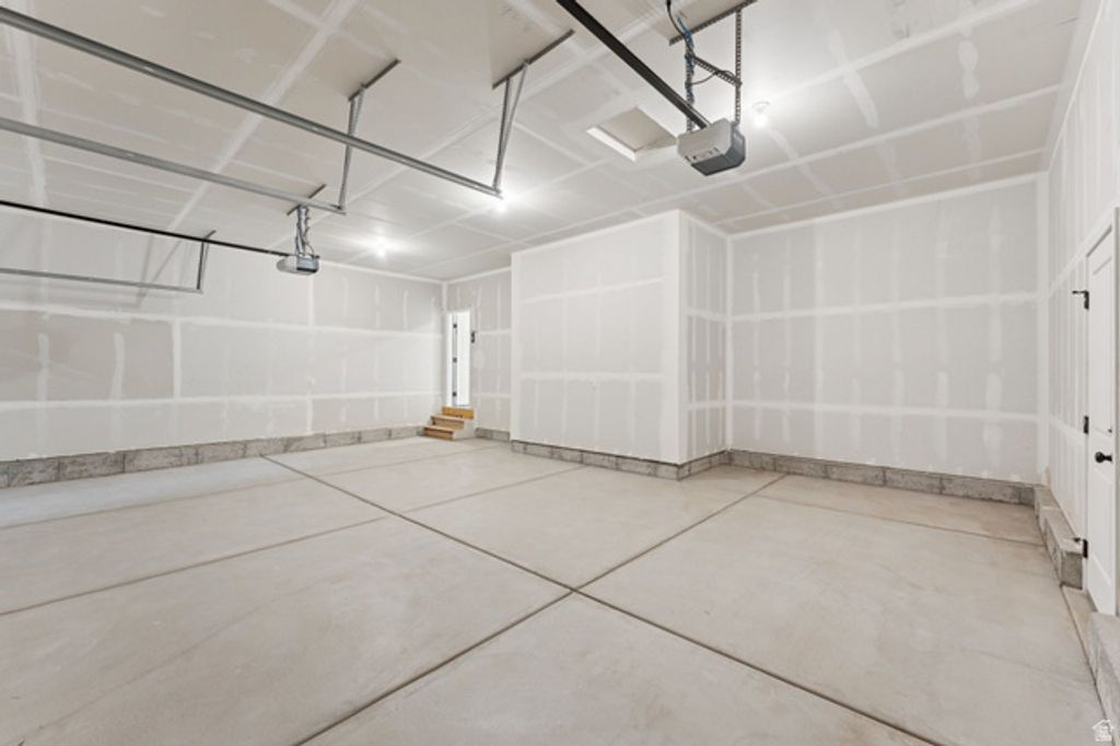 Image 26 of property listing at 983 W MOTOR VU DR #208, Riverdale, UT 84405