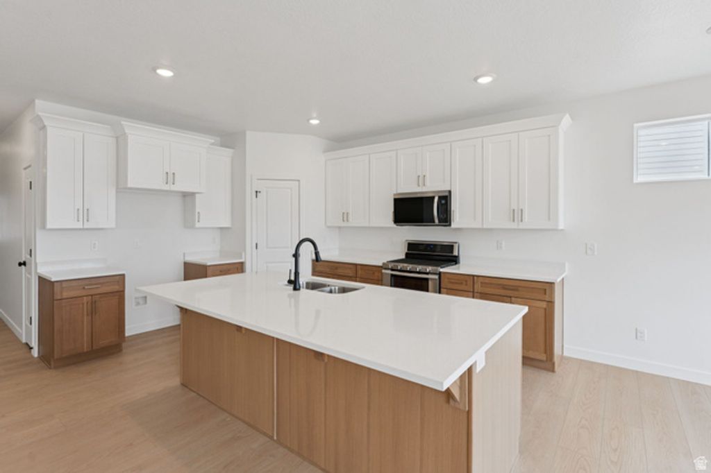 Image 7 of property listing at 983 W MOTOR VU DR #208, Riverdale, UT 84405