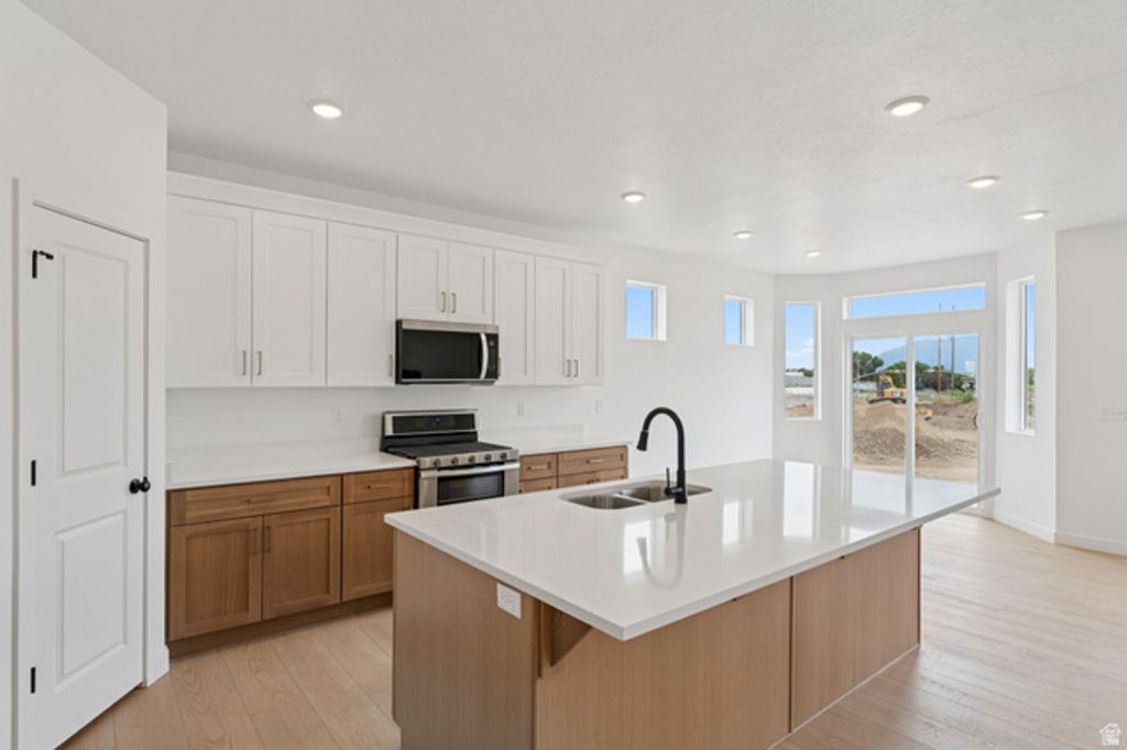 Image 9 of property listing at 983 W MOTOR VU DR #208, Riverdale, UT 84405