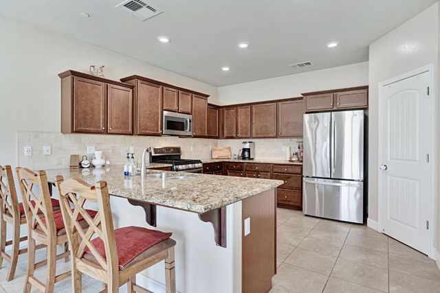 3885 Alamos Avenue, Clovis, CA 93619