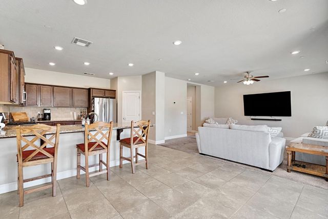 3885 Alamos Avenue, Clovis, CA 93619