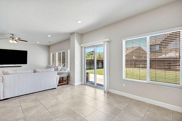 3885 Alamos Avenue, Clovis, CA 93619