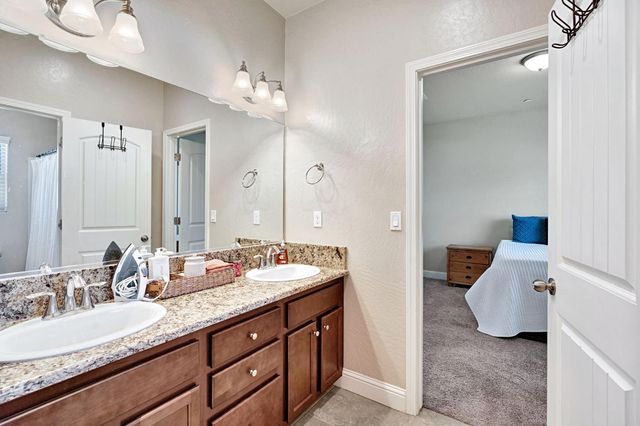 3885 Alamos Avenue, Clovis, CA 93619