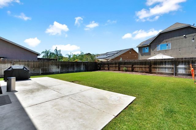 3885 Alamos Avenue, Clovis, CA 93619