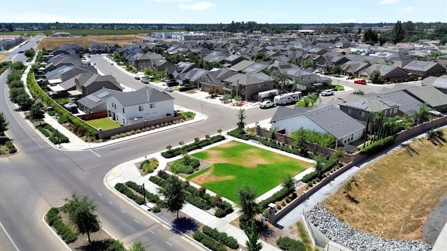 3885 Alamos Avenue, Clovis, CA 93619