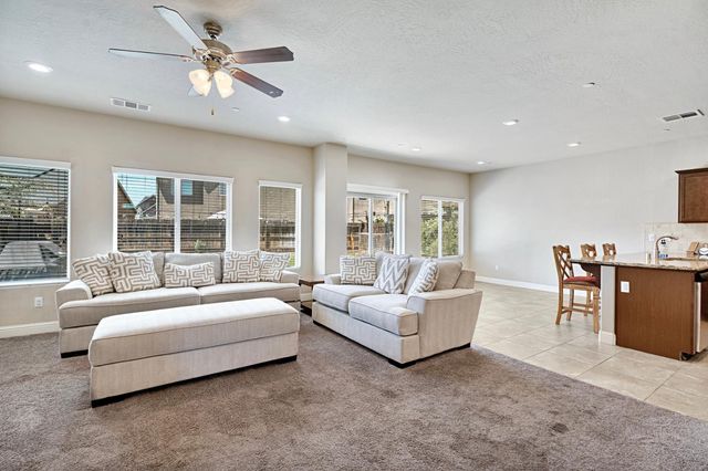 3885 Alamos Avenue, Clovis, CA 93619