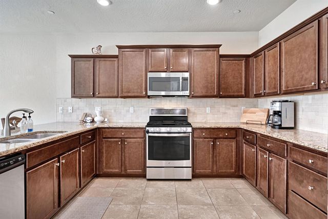 3885 Alamos Avenue, Clovis, CA 93619