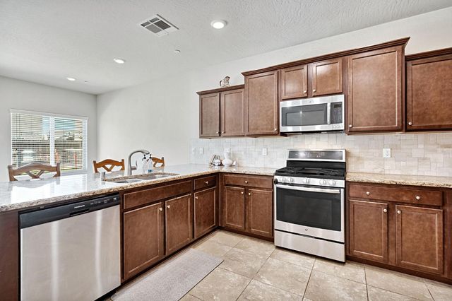 3885 Alamos Avenue, Clovis, CA 93619