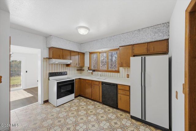 2734 Clyde Avenue, Rotterdam, NY 12306