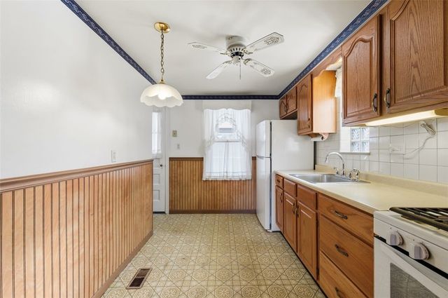 819 8th St, Verona, PA 15147