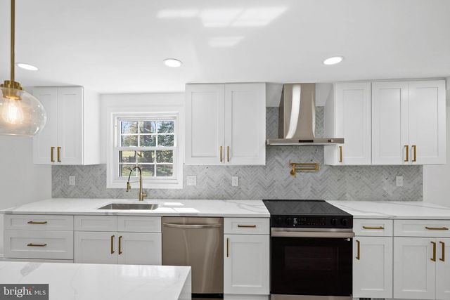 4178 WATERWAY DR, Dumfries, VA 22025