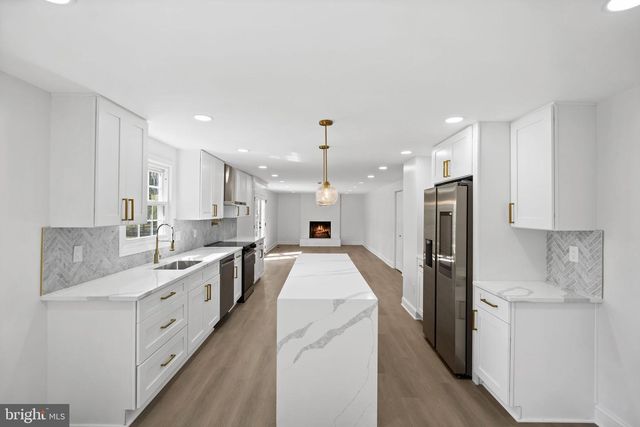 4178 WATERWAY DR, Dumfries, VA 22025