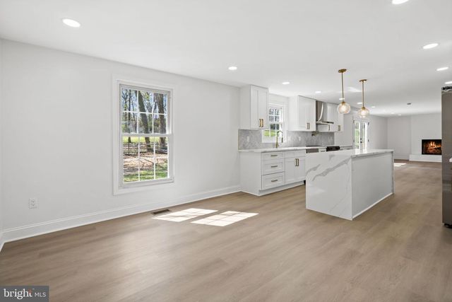 4178 WATERWAY DR, Dumfries, VA 22025