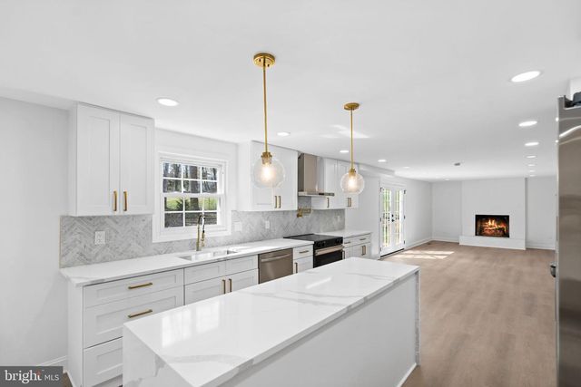 4178 WATERWAY DR, Dumfries, VA 22025