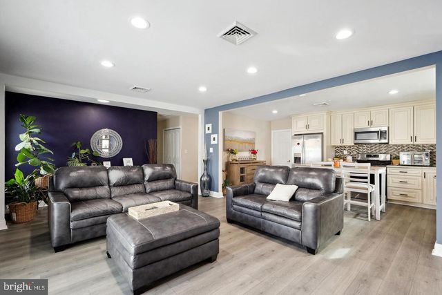 9 BRADFORD LN, Willingboro, NJ 08046