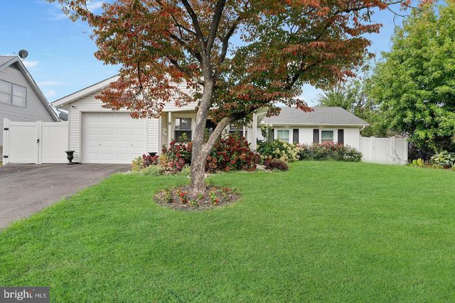 9 BRADFORD LN, Willingboro, NJ 08046