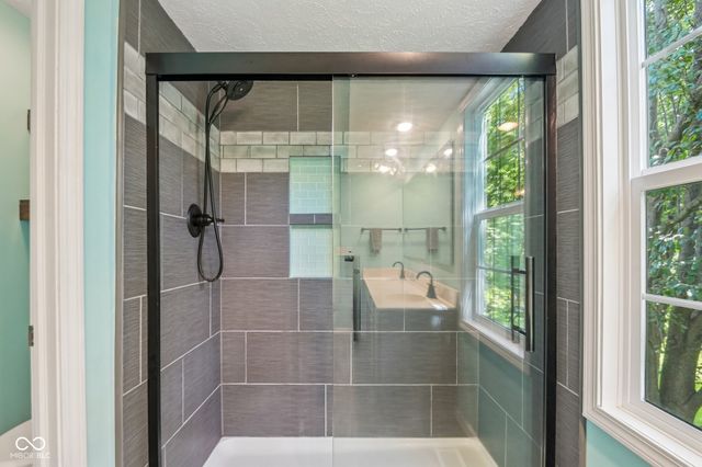 8535 McNutt Circle, Indianapolis, IN 46256