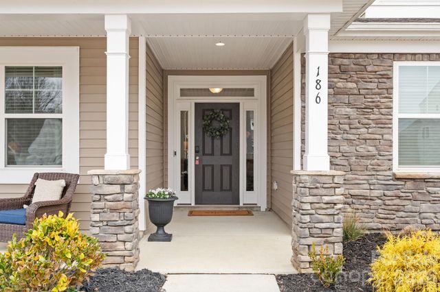 186 Park Place Circle, Winston Salem, NC 27107