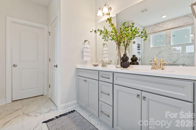 186 Park Place Circle, Winston Salem, NC 27107