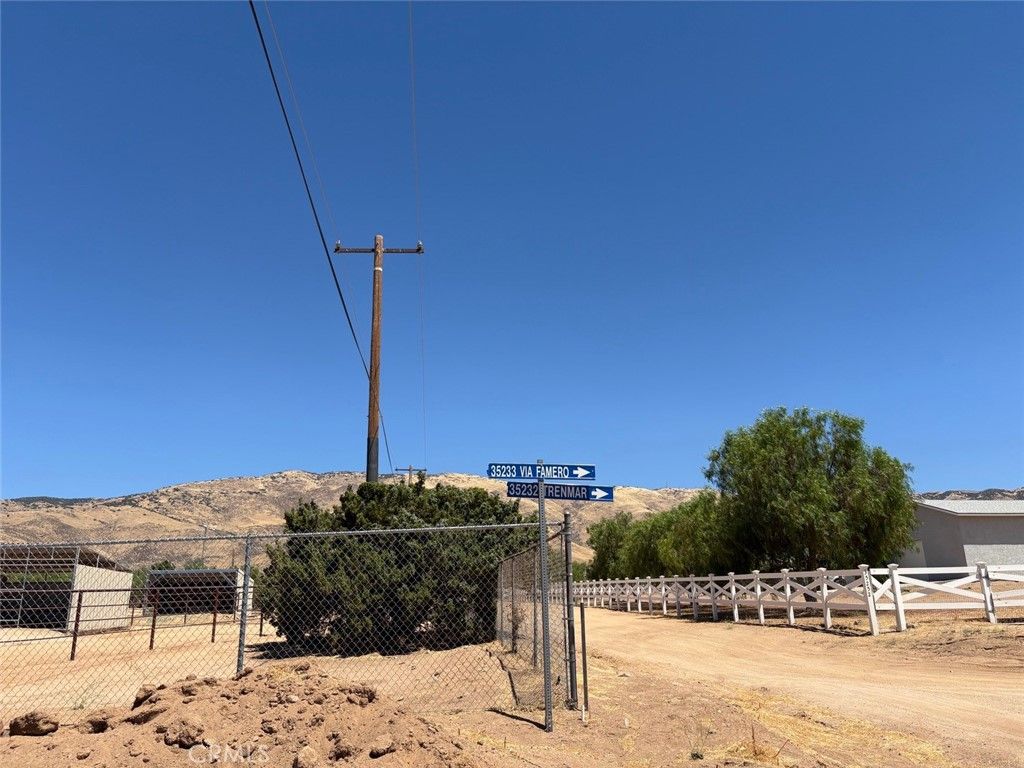 Image 15 of property listing at 22 Shannondale Rd., Acton, CA 93510