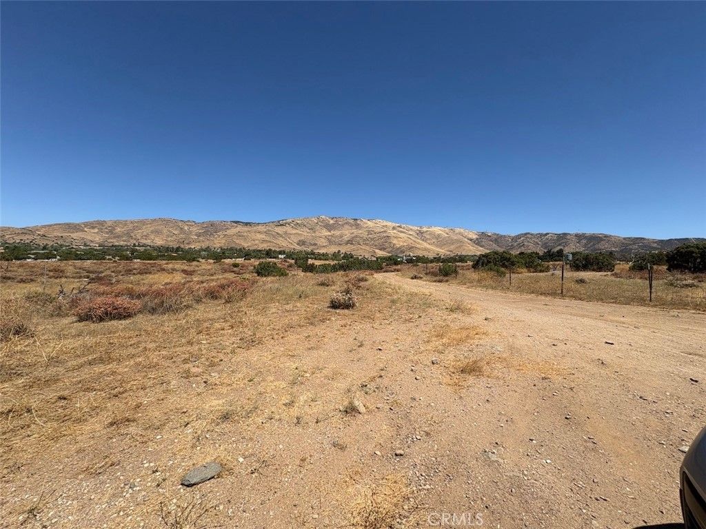 Image 4 of property listing at 22 Shannondale Rd., Acton, CA 93510