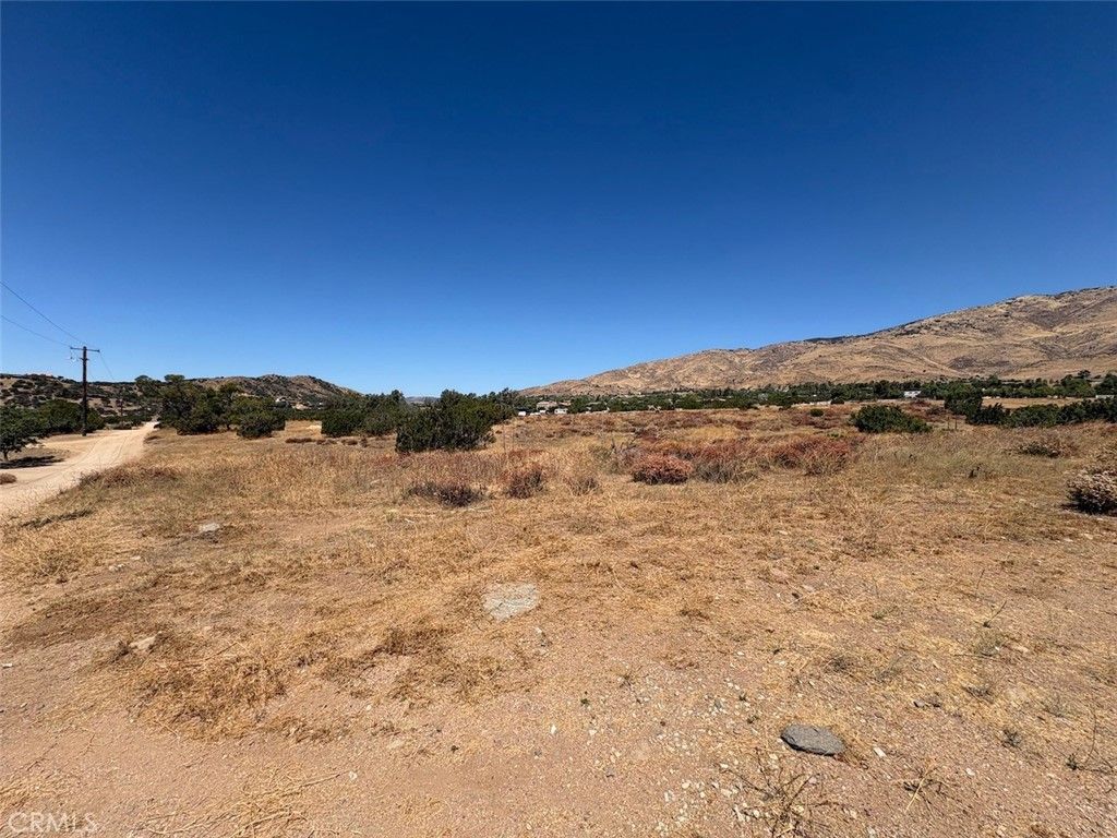 Image 5 of property listing at 22 Shannondale Rd., Acton, CA 93510