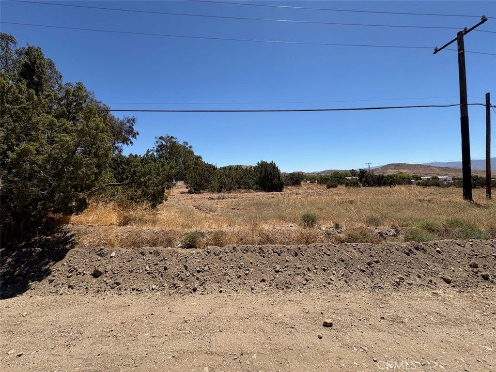 Image 8 of property listing at 22 Shannondale Rd., Acton, CA 93510
