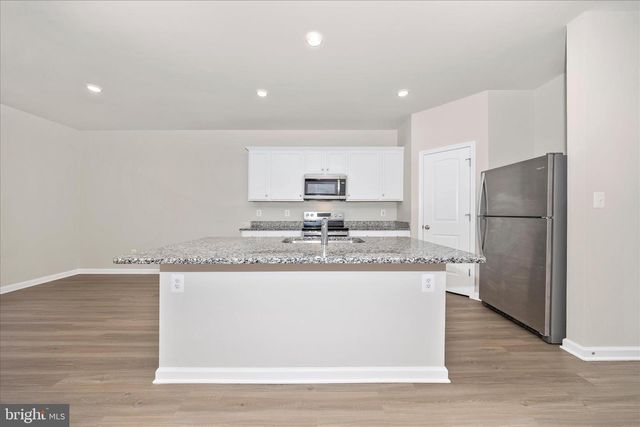 45 BLOOMSBURY ST, Falling Waters, WV 25419