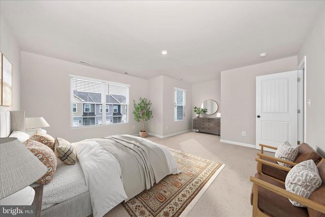 45 BLOOMSBURY ST, Falling Waters, WV 25419