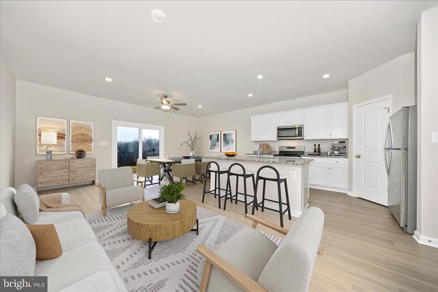 45 BLOOMSBURY ST, Falling Waters, WV 25419