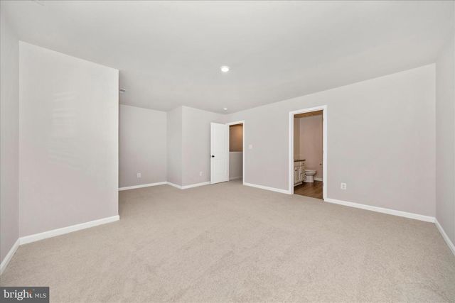 45 BLOOMSBURY ST, Falling Waters, WV 25419