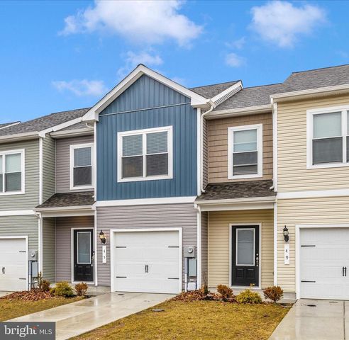 45 BLOOMSBURY ST, Falling Waters, WV 25419