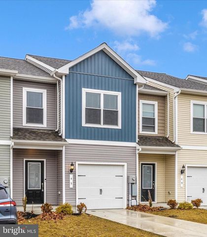 45 BLOOMSBURY ST, Falling Waters, WV 25419