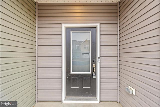 45 BLOOMSBURY ST, Falling Waters, WV 25419