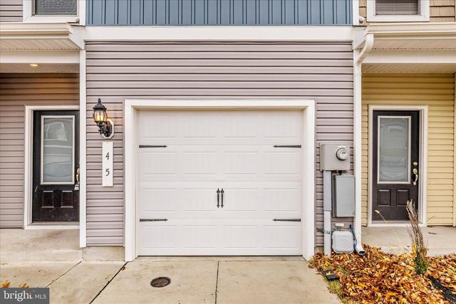 45 BLOOMSBURY ST, Falling Waters, WV 25419