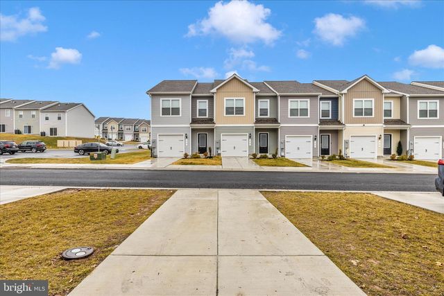 45 BLOOMSBURY ST, Falling Waters, WV 25419