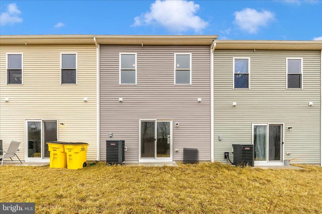 45 BLOOMSBURY ST, Falling Waters, WV 25419