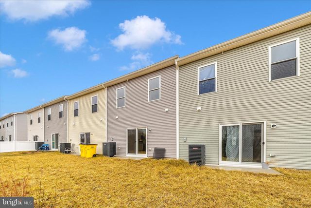 45 BLOOMSBURY ST, Falling Waters, WV 25419