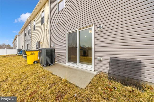 45 BLOOMSBURY ST, Falling Waters, WV 25419