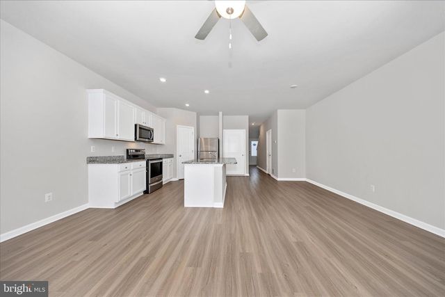 45 BLOOMSBURY ST, Falling Waters, WV 25419