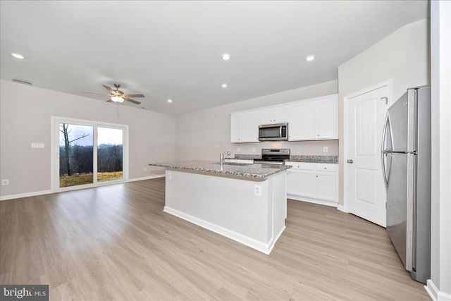 45 BLOOMSBURY ST, Falling Waters, WV 25419